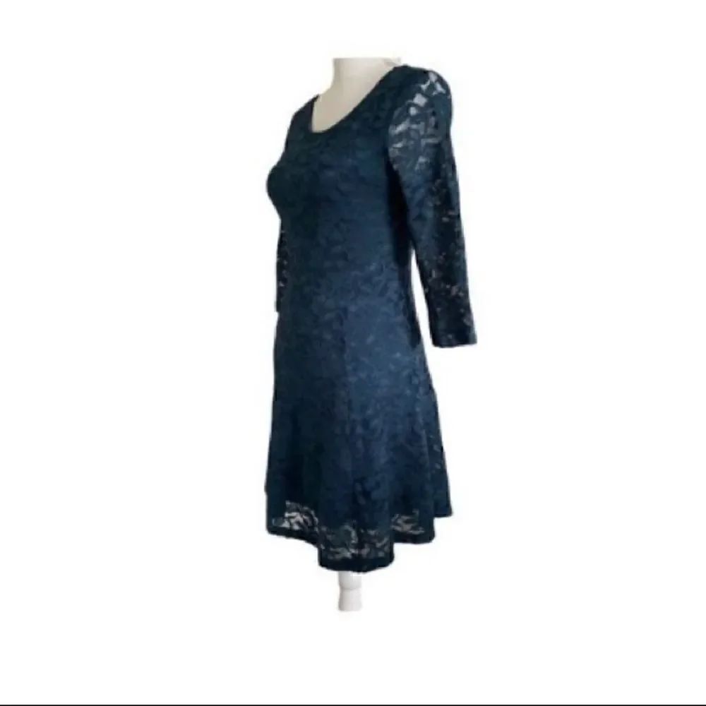 Lush Lace Dress    - Picture 4 of 5